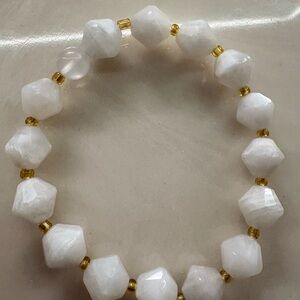 Elegant White and Gold Beaded Bracelet